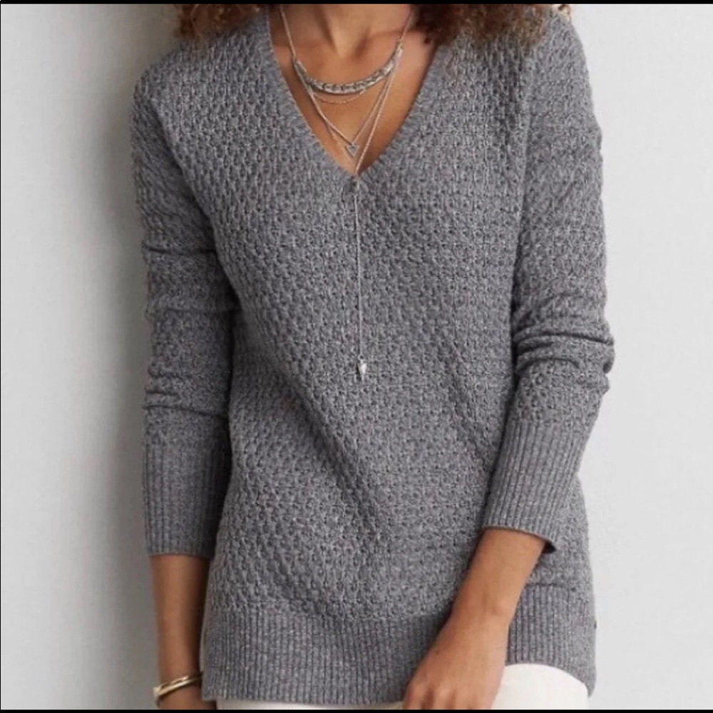 American Eagle v neck sweater